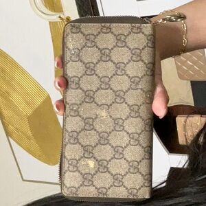 117. Gucci Zip Wallet Sold As Is Desc In Live No Cancel/returns